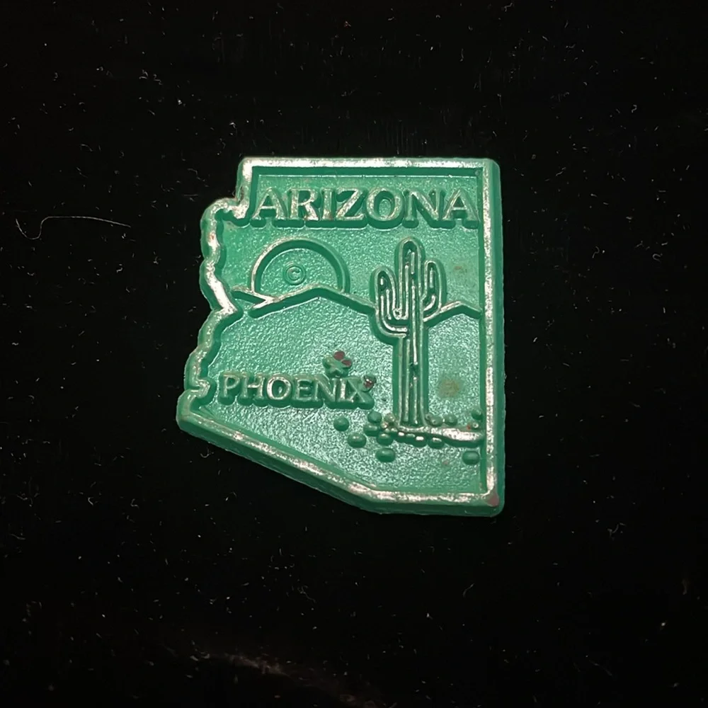 Magnets - Picture 3 of 16